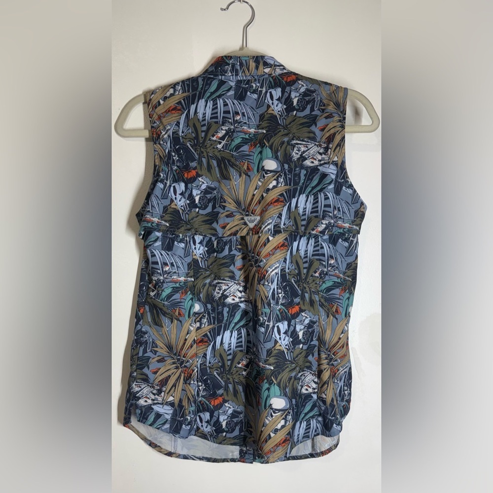 Columbia Women's Star Wars Tropical Print
Sleeveless Blouse - Picture 5 of 9